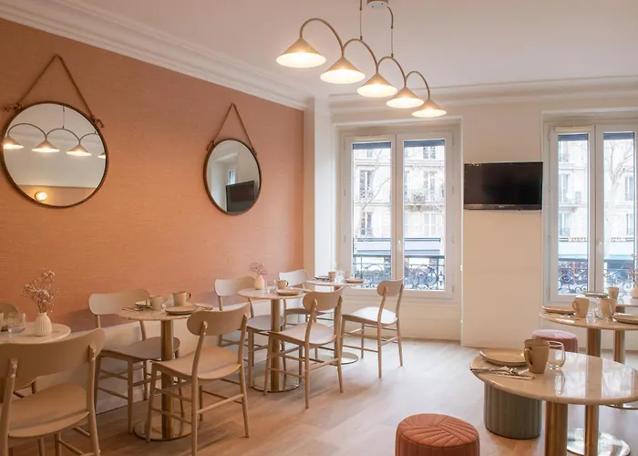 Hotel Avama Prony Parijs